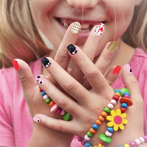 4 Best Press On & Fake Nails For Kids – For Cute Nail Art.